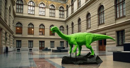 Obří dinosaurus už se staví, pracuje na něm stovka 3D tiskařů